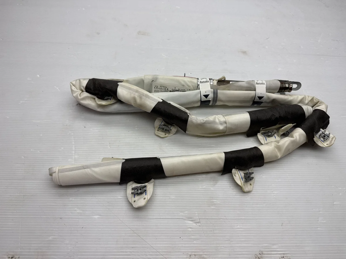 Peugeot 208 II, Corsa F verhoilupaneeli vasen 9827991480