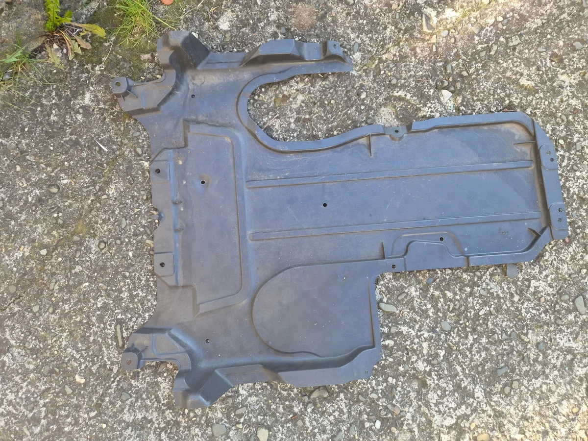 Mercedes C-Klasse W205 Afdekking onder versnellingsbak A2055240000