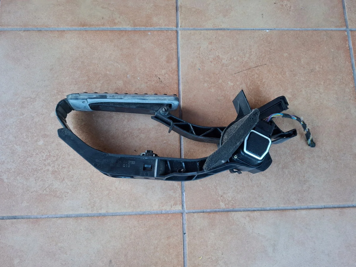 Pedal Potenciómetro Acelerador Mercedes-Benz W203 A2033000604