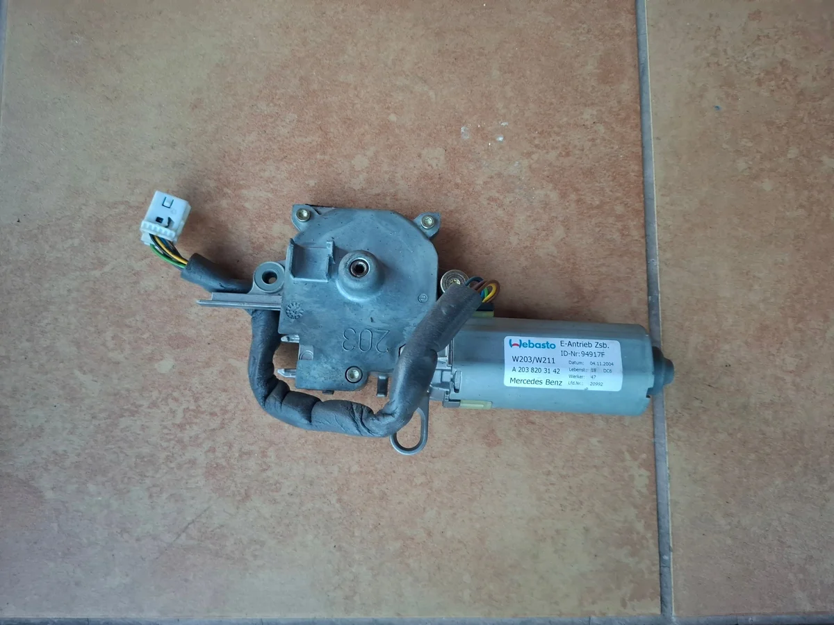 Mercedes W211 kattomoottori OEM 0390200011
