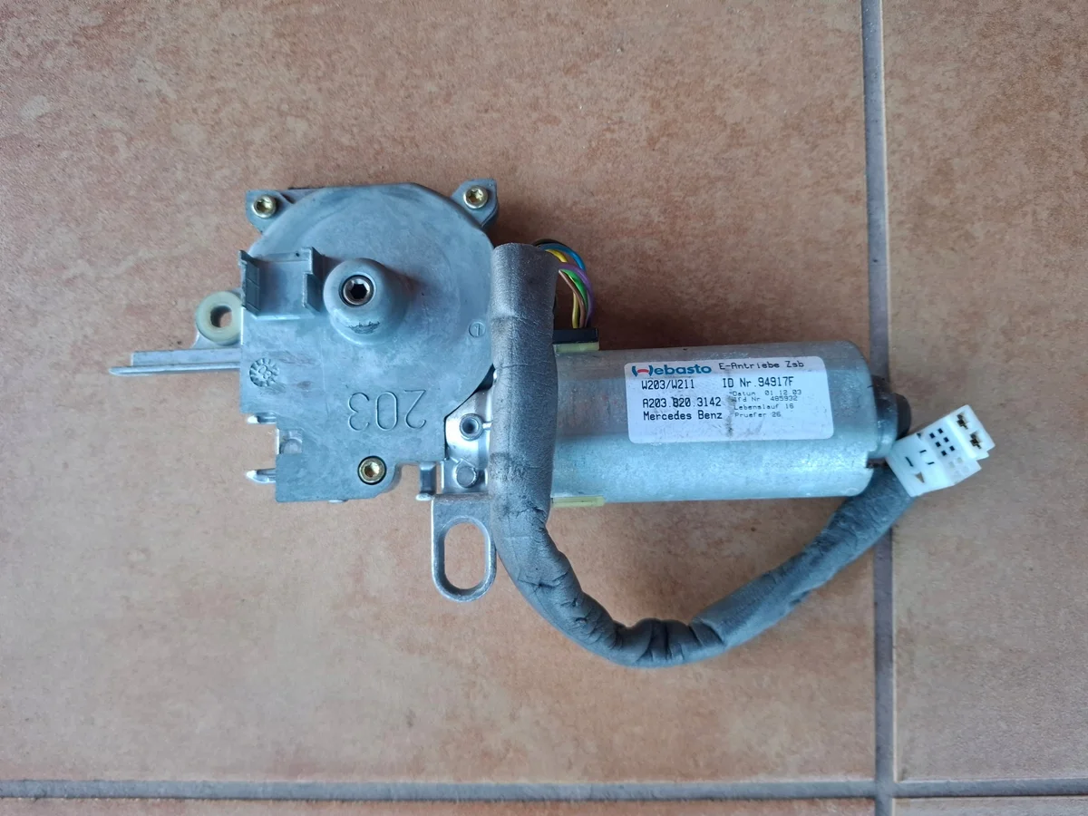 Lasinnostimen moottori Mercedes W203 A2038203142