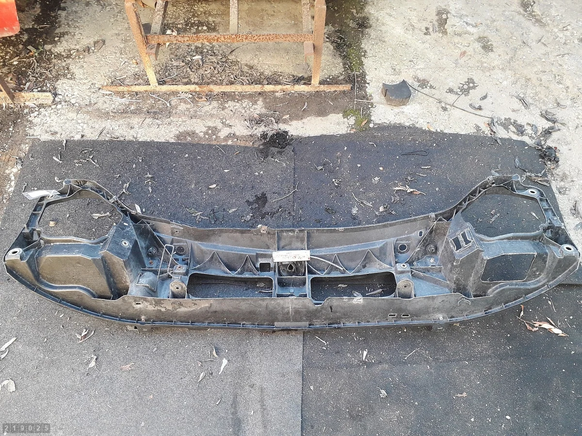Opel Vivaro Front Panel 2008 image 3