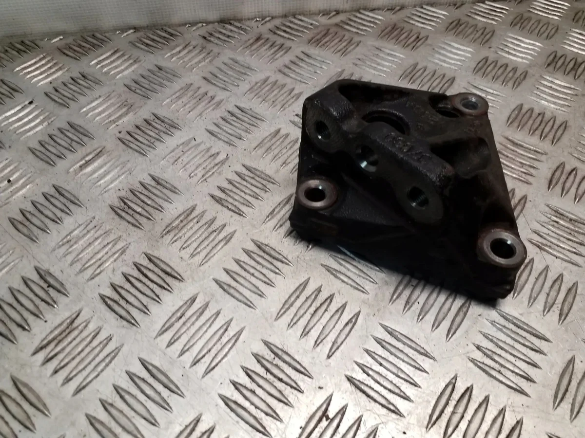 Toyota Auris Engine Mount Right 1231537030 image 3