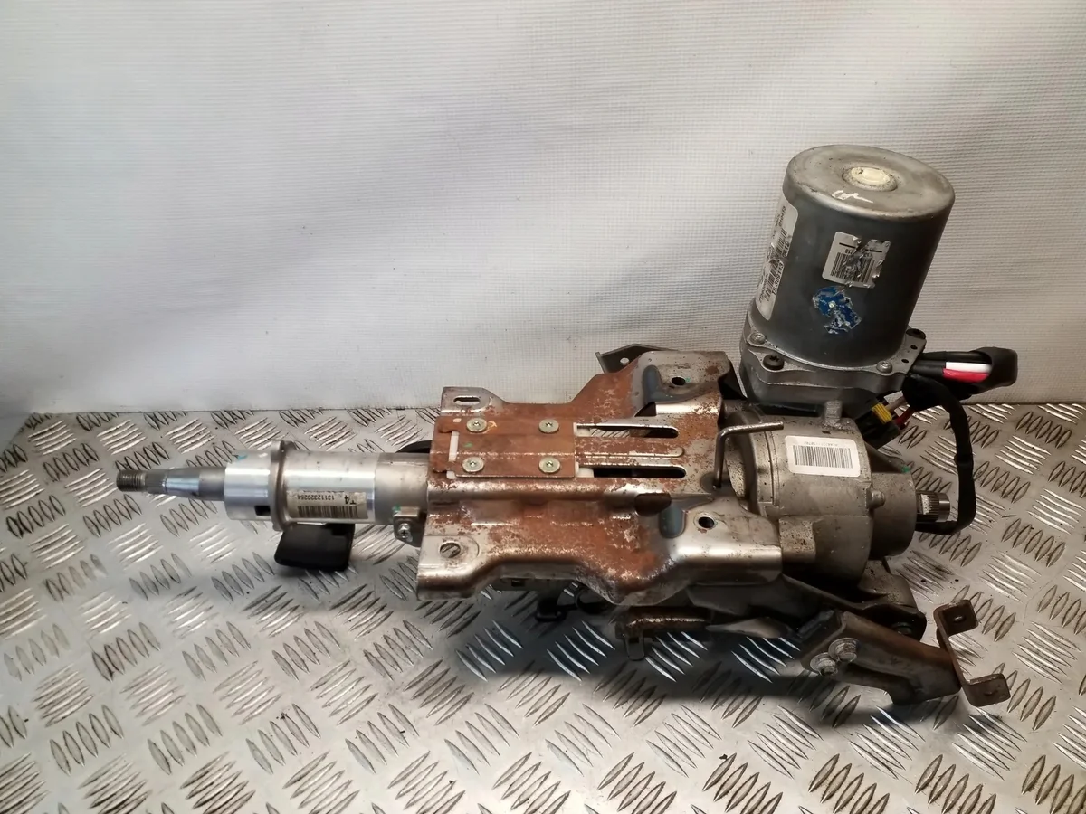 Kia Optima ohjaustehostimen pumppu 563002T571 image 3