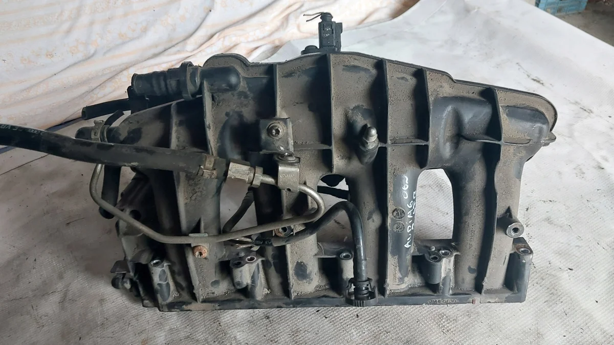 Saugrohr-Stellmotor Audi A4 B7 2.0 TFSI BGB 06D133185L