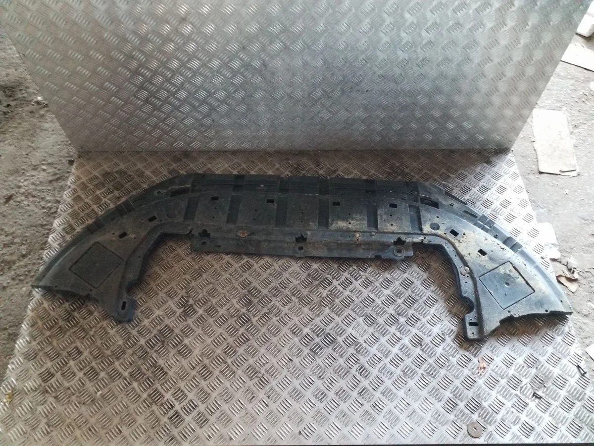 Volvo V40 Cache sous pare-chocs avant VAI60694