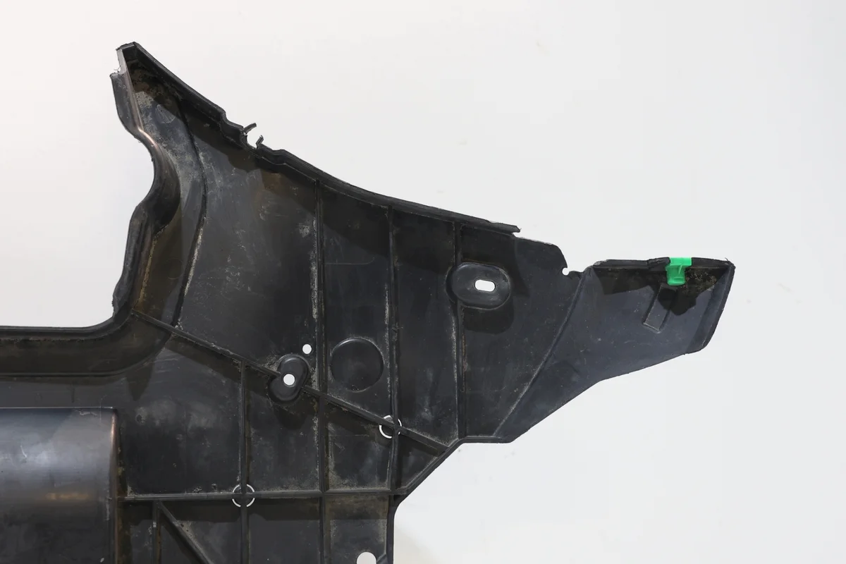 Volvo XC60 II Lower Engine Shield 31425178 image 10