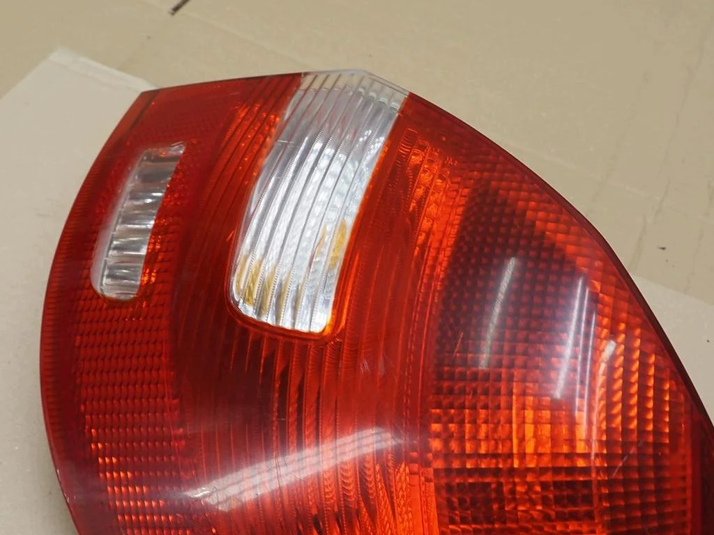 Takavalo oikea Skoda Fabia II 5J6945096A image 9