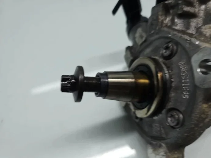 Högtryckspump BMW 4 (F32) 7810696-12