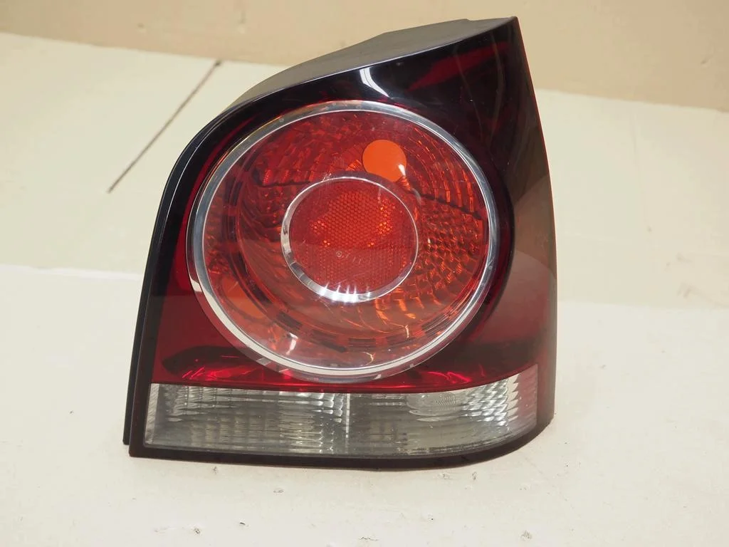 VW Polo 9N takavalo oikea OE 6Q6945112F