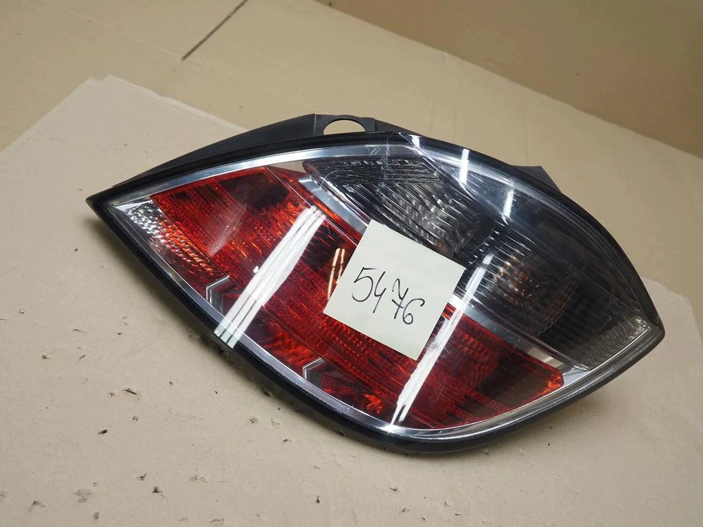 Opel Astra H Lámpara Trasera Derecha 13222325
