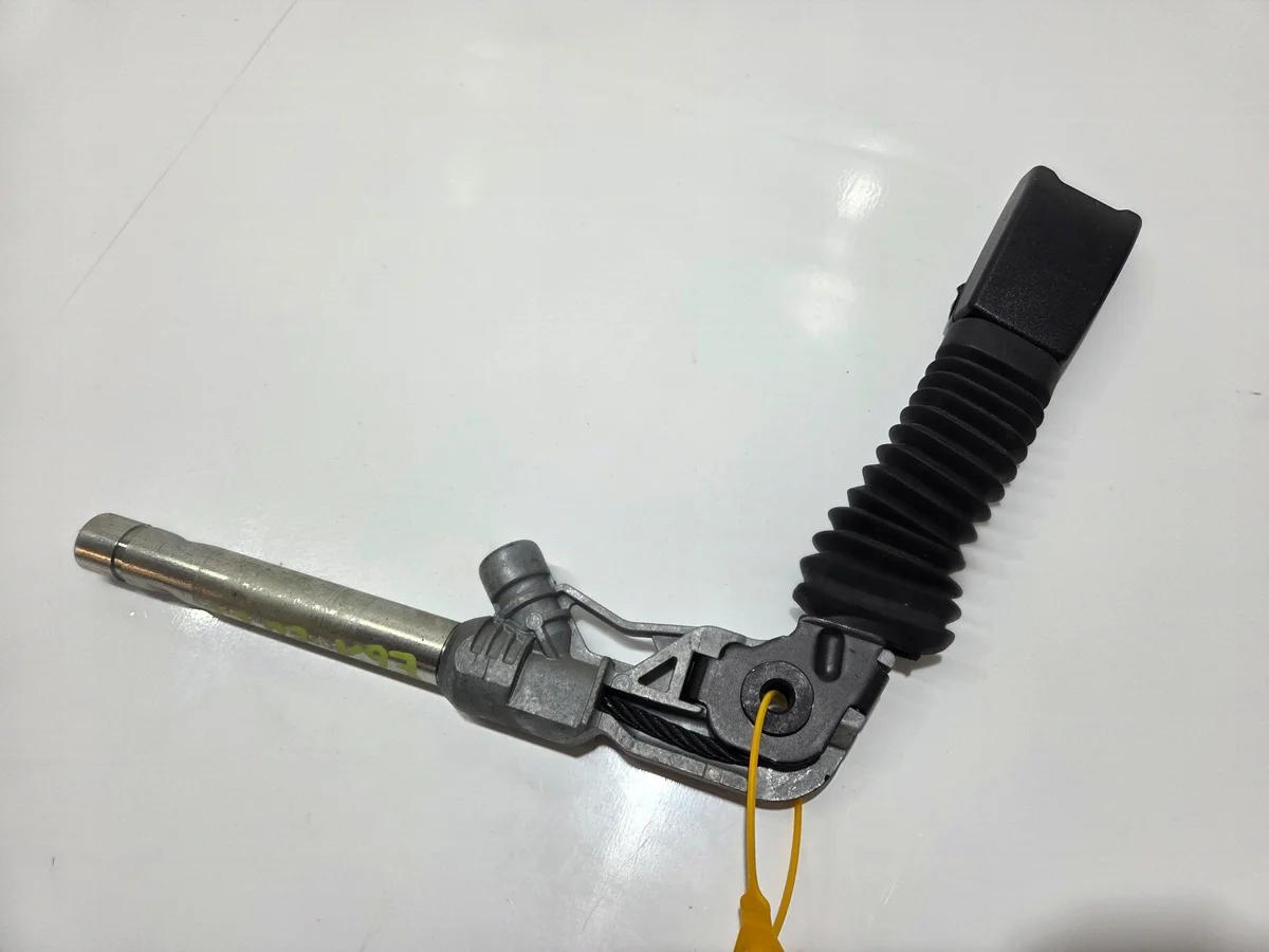 Attache ceinture avec prétensionneur avant G BMW OE 7210887
