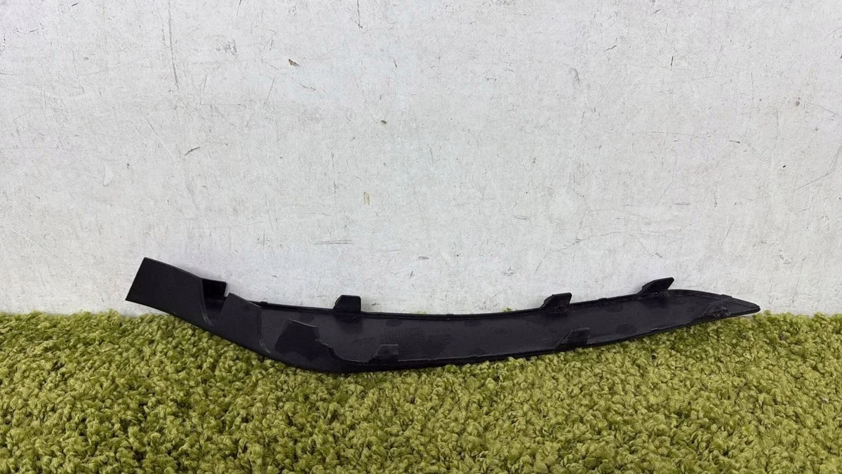 Moldura Parachoques Delantero Derecho Volvo XC60 31352459