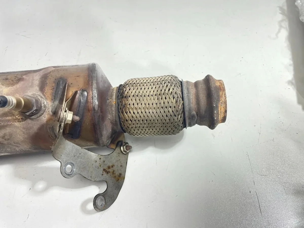 Catalytic Converter Bracket BMW N20 7606138 image 6