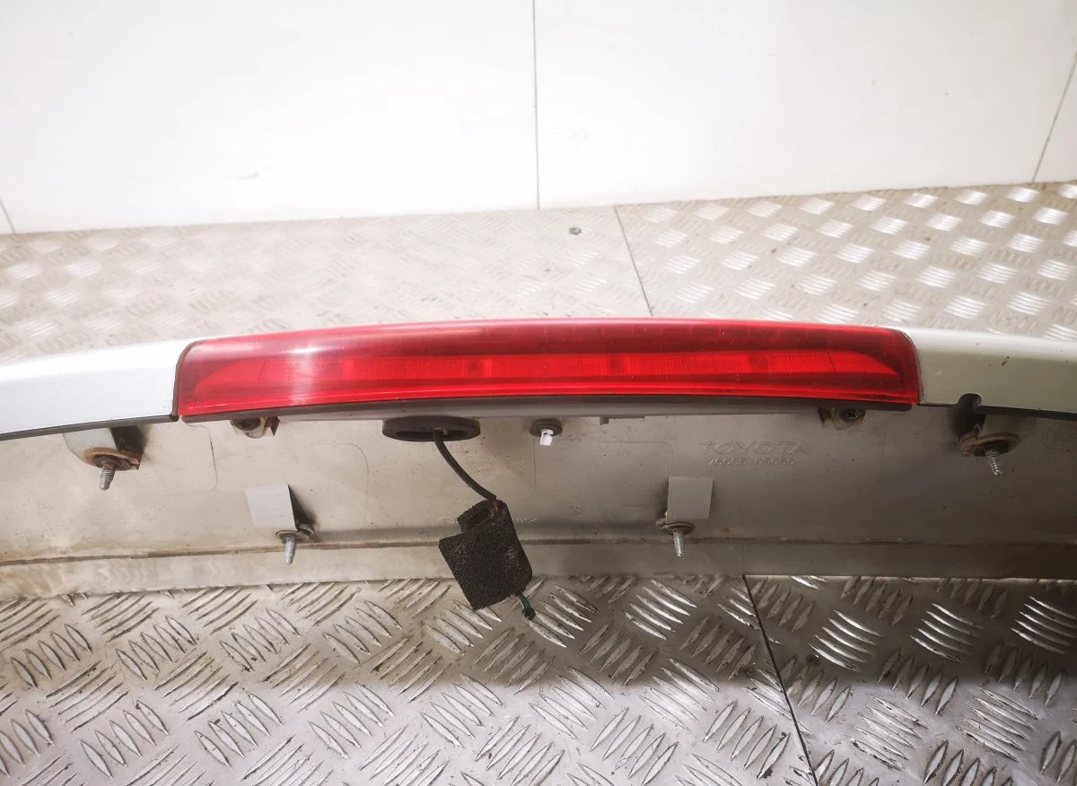 Spoiler coffre Toyota Avensis T250 7608505050
