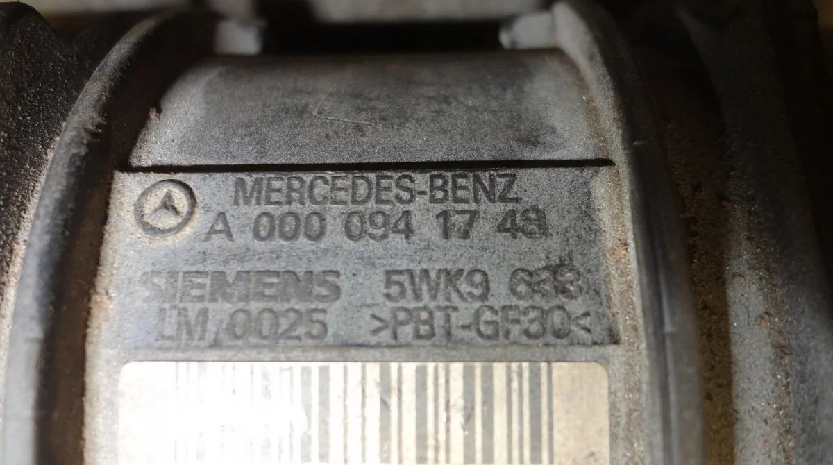 Mercedes E-Class W211 Mass Air Flow Sensor A0000941748 thumbnail 4