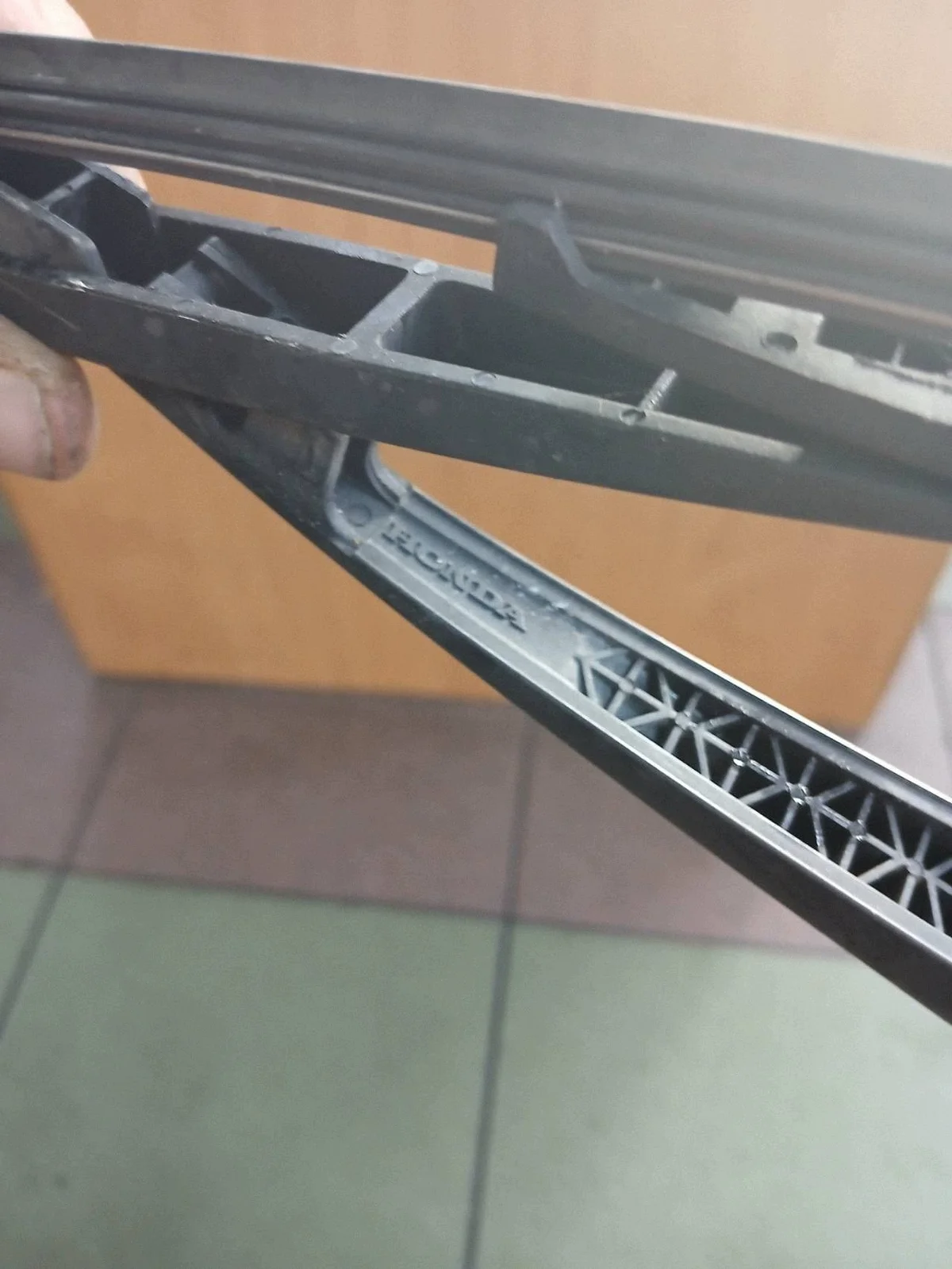 Takalasin pyyhkijän varsi Honda Jazz 3 01010