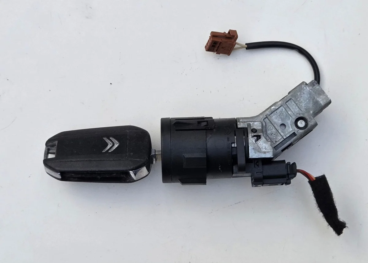 Contacteur d'allumage Citroën C3 II C4 Cactus Jumpy IV 36454600