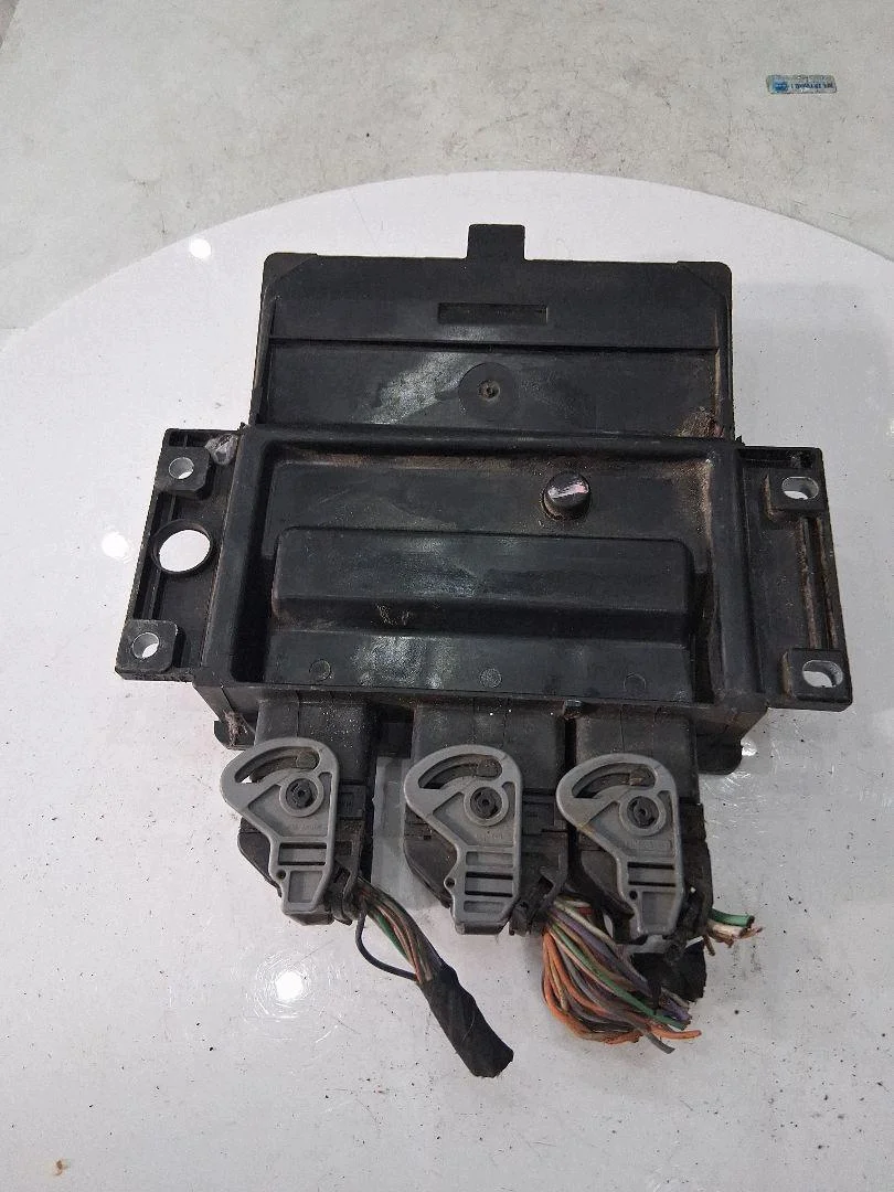 Control Unit Renault Clio III 8200399038 image 3