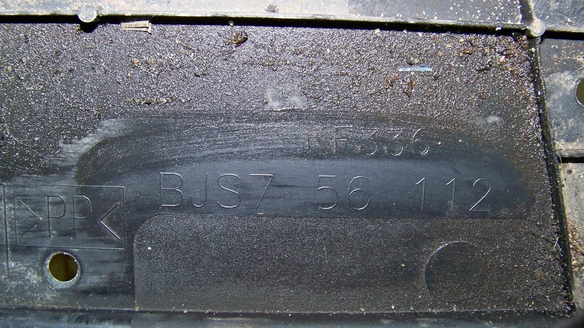Cache moteur Mazda 3 III BN BJS756112 image 8