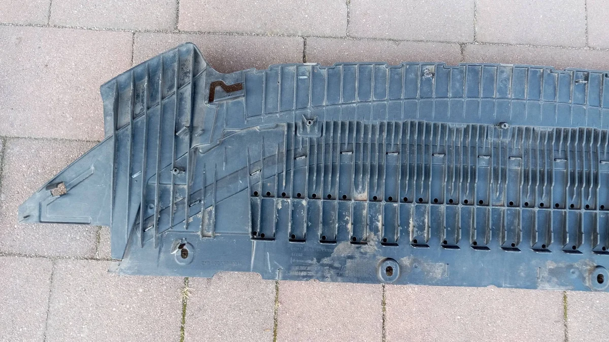 Audi A6 C7 4G0807611F Piastra paraurti anteriore