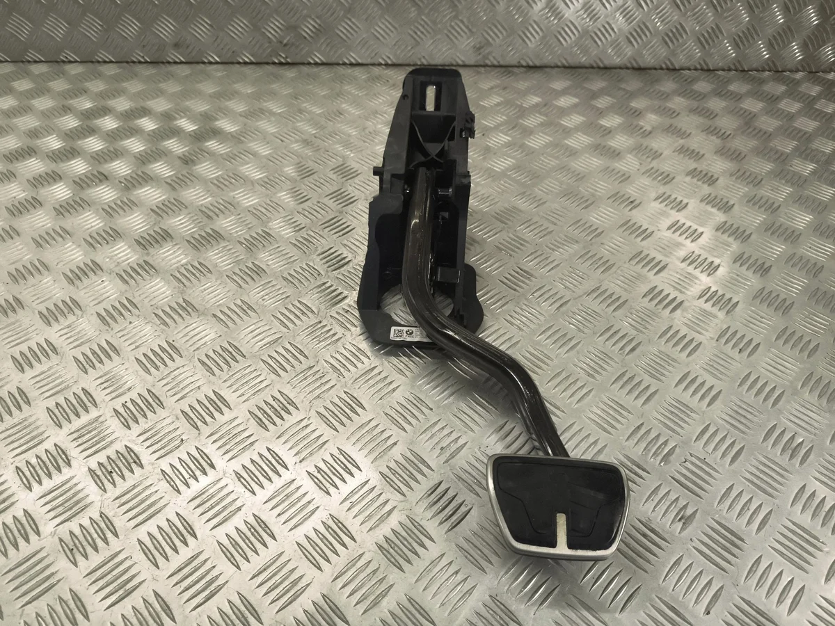 Pédale de frein BMW 687427302