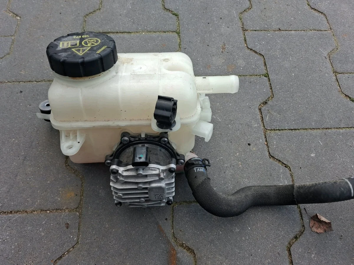 MG ZS 1.5 Hybrid jäähdytysnestesäiliö 117796718
