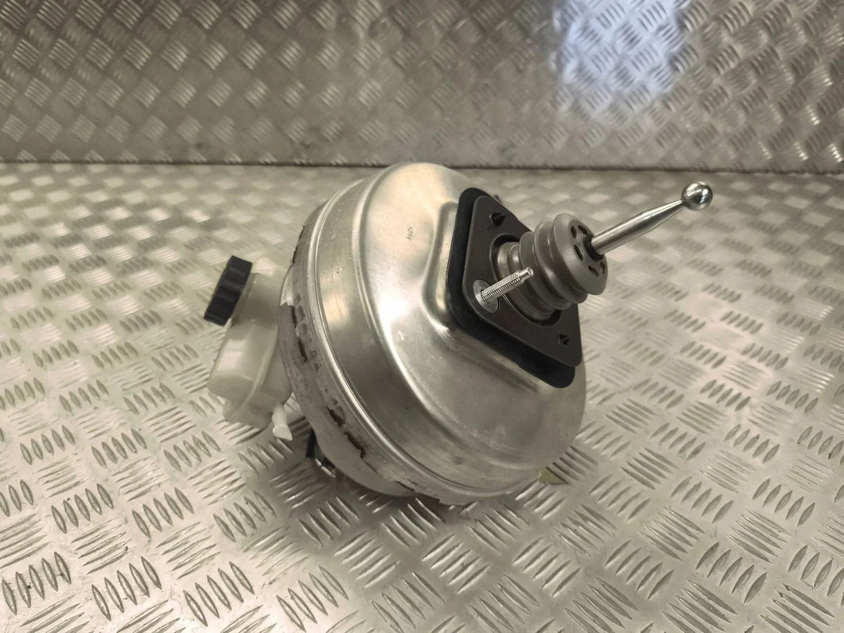 BMW jarrujen tyhjiöservo 6881093