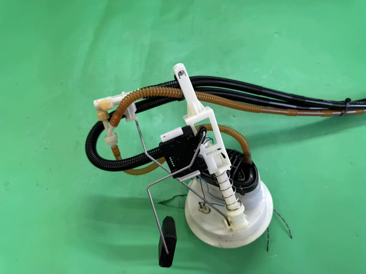 Fuel Level Sensor Float BMW 3 E93 E92 325i 537841641 image 7