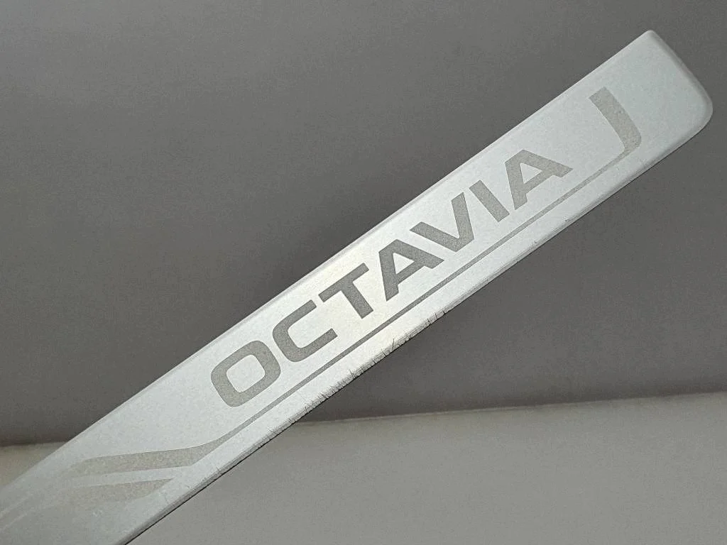 Skoda Octavia Mk3 5E tröskellist vänster fram 5E0853813A