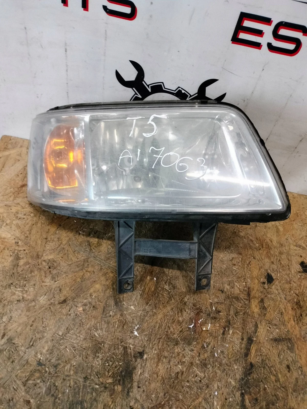 Koplamp Volkswagen Transporter T5 7H1941016J