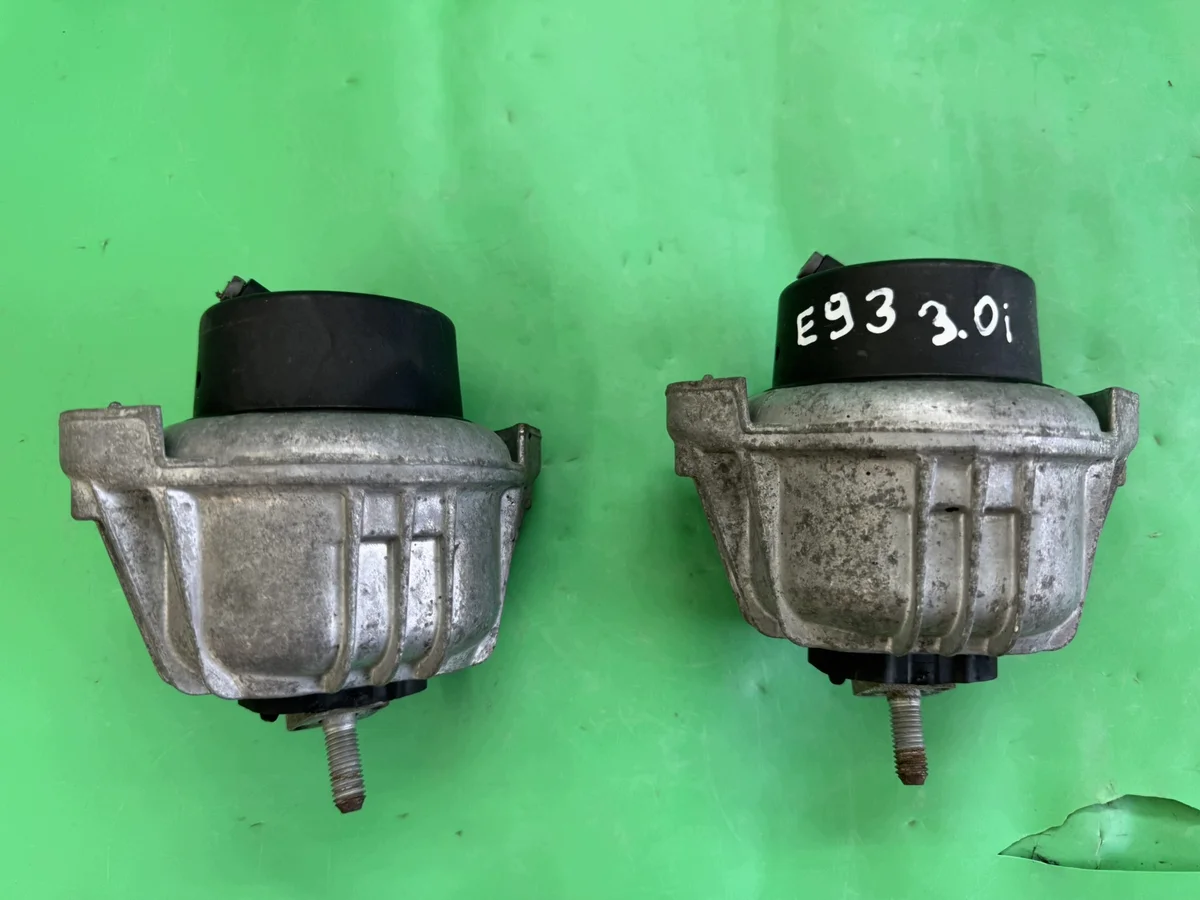 BMW 3 E92 E93 Motorfäste 325i 3.0i 06- OEM 537841641