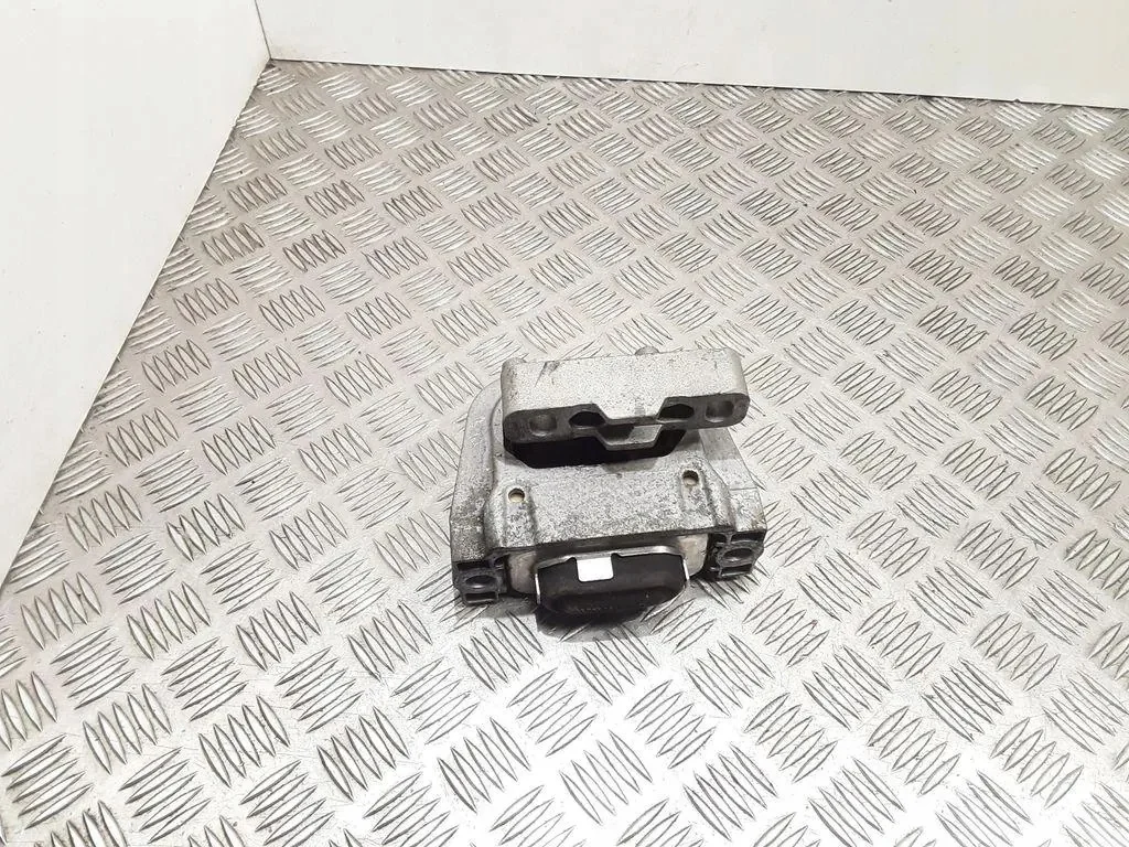 Motorfäste VW Audi Skoda Seat 3Q0199262F