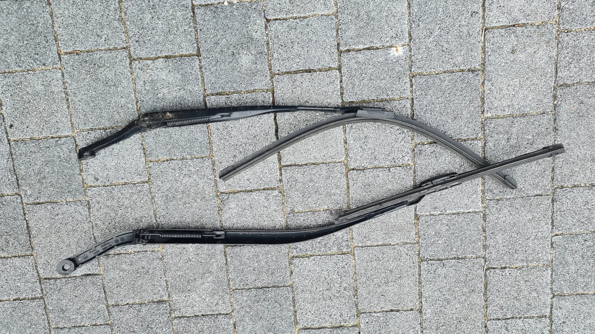 Maserati Ghibli Wiper Arm Front OEM 91569