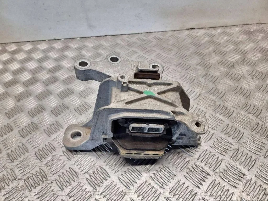Ford Focus MK4 Motorfäste 326G20D