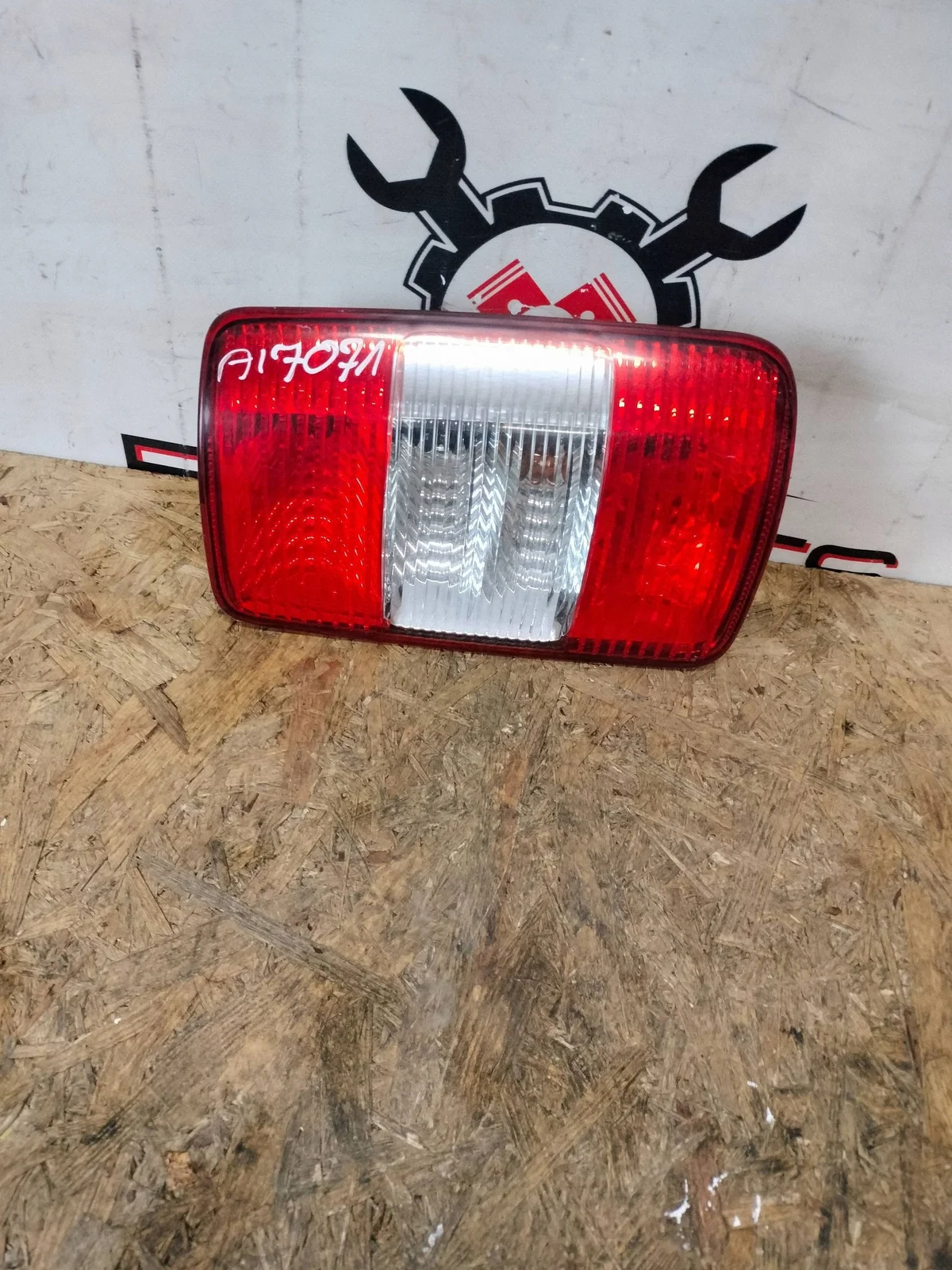 Takavalo VW Caddy III 2K0945112A