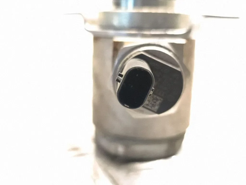 Pompe à carburant Audi A3 1.4 TSI 03C127026M image 3