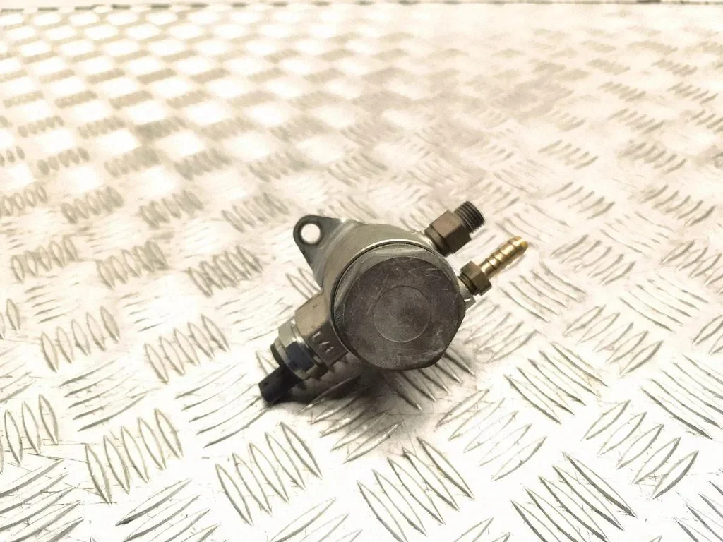Pompe à carburant Audi A3 1.4 TSI 03C127026M image 5