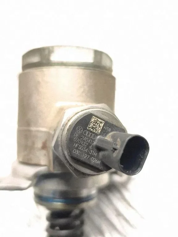 Pompe à carburant Audi A3 1.4 TSI 03C127026M image 6