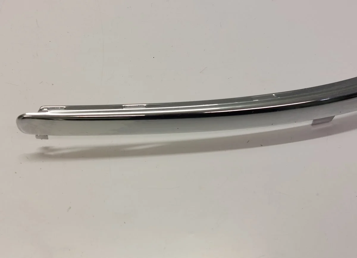 Moldura Parachoques Delantero Derecho VW Passat B5 3B0807244
