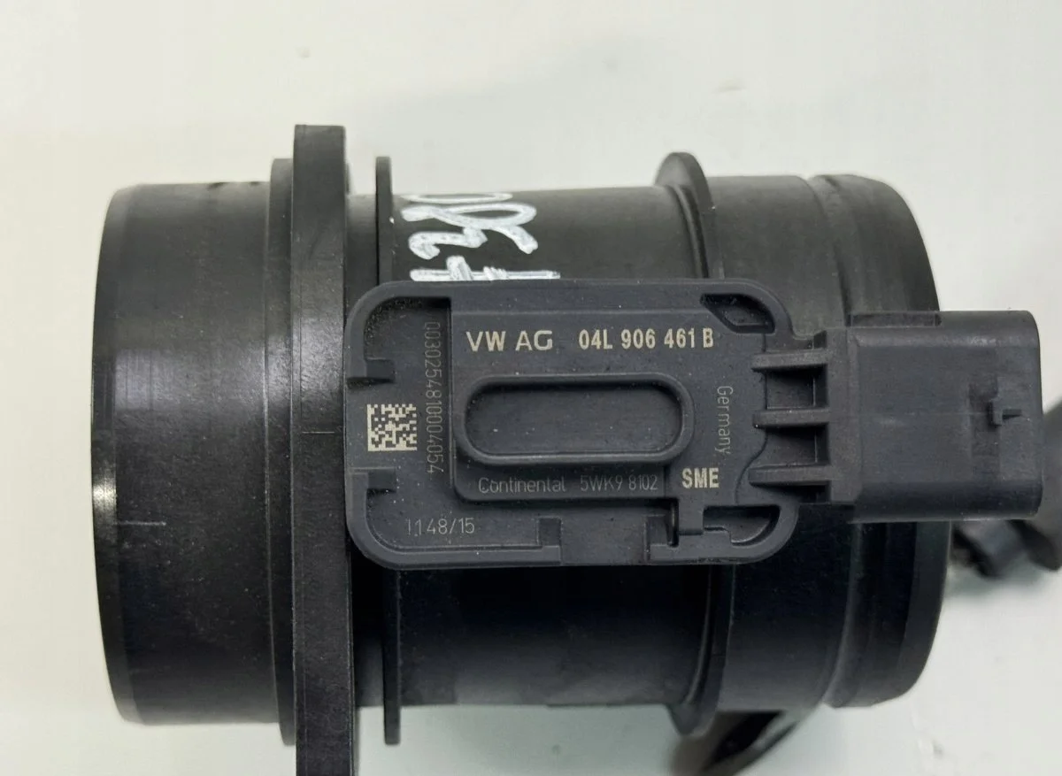 Luchtmassameter Audi A4 04L906461B image 4