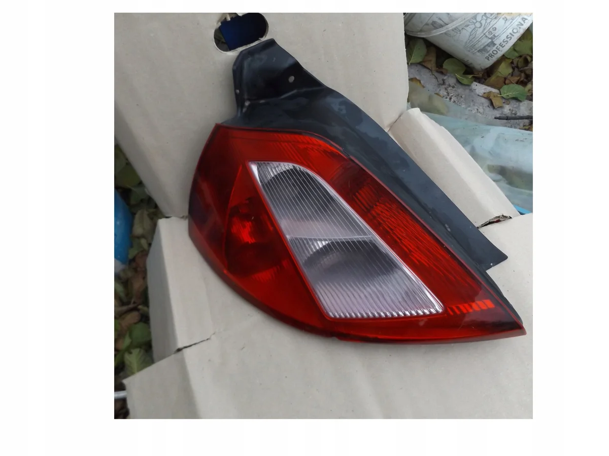 Baklykta Vänster Renault Megane II 8200073236