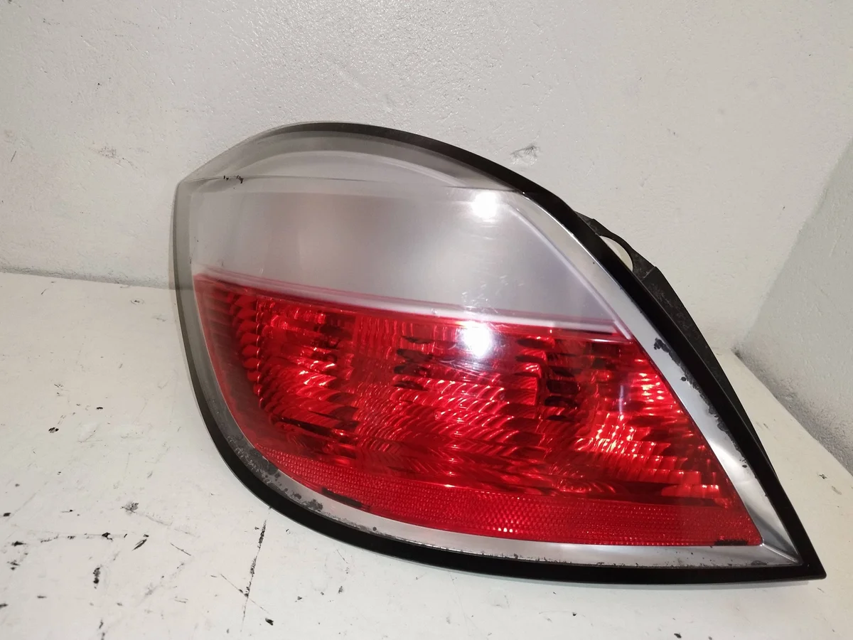 Opel Astra H HB takavalo vasen XER13729
