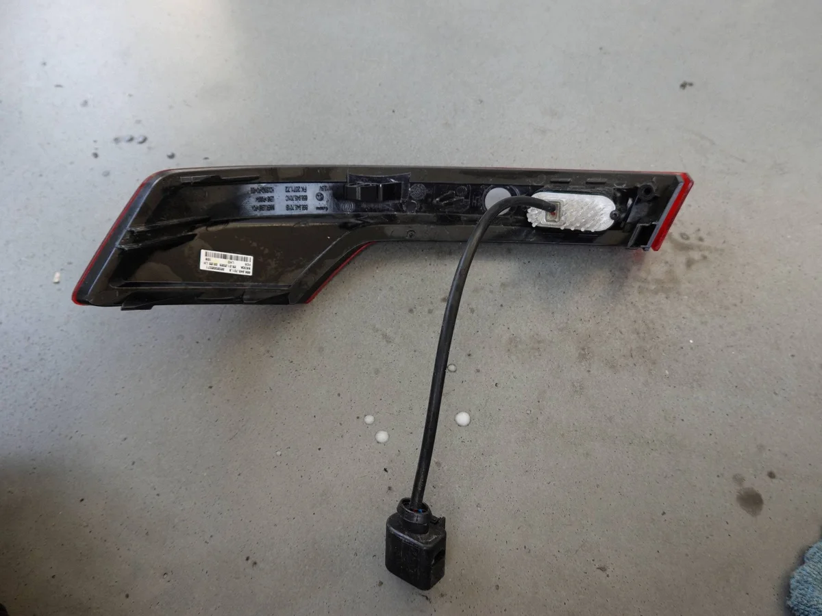Skoda Kamiq sumuvalo vasen taka 658945701B