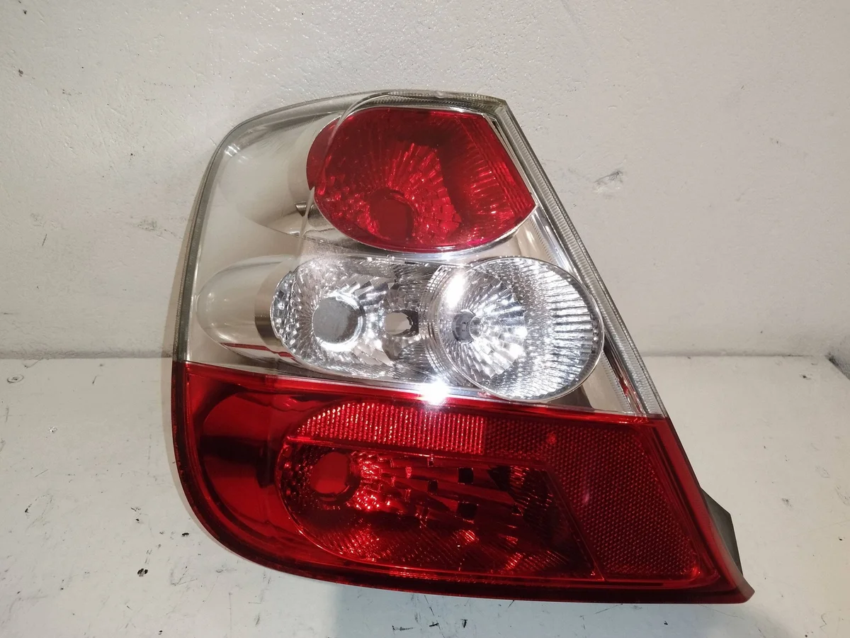 Luz trasera izquierda Honda Civic VII HB XER13738