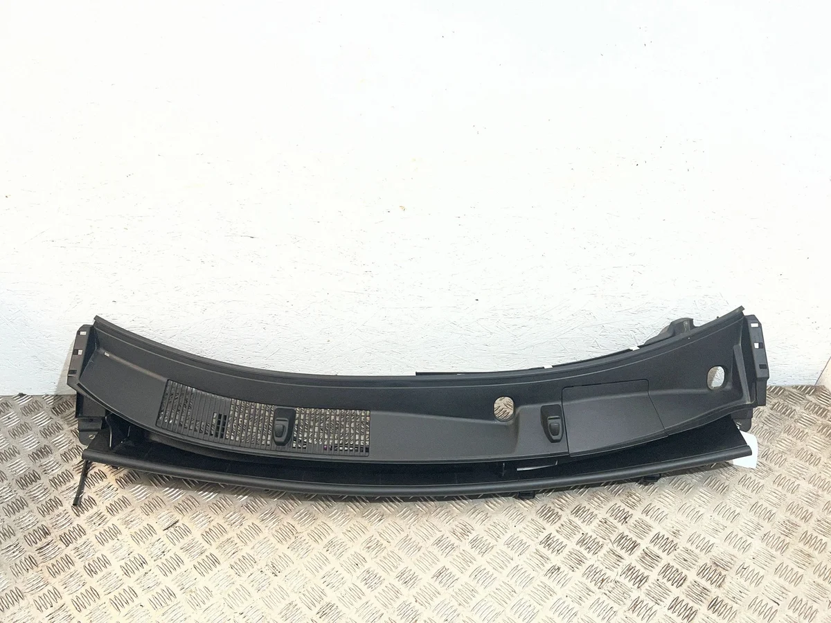 Toyota Yaris Cross - Pare-brise inférieur - 557810D500