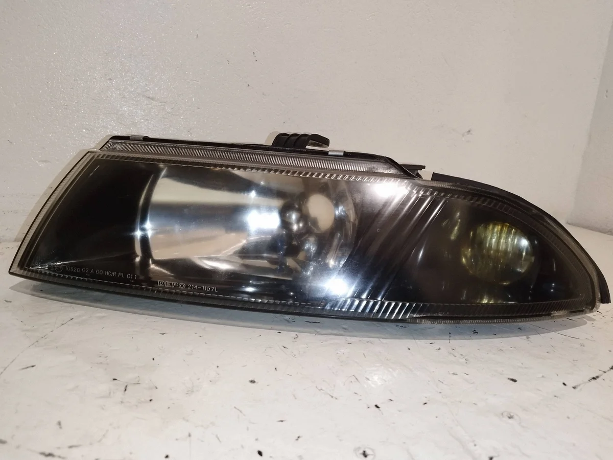 Luz delantera izquierda Mitsubishi Carisma XER13742