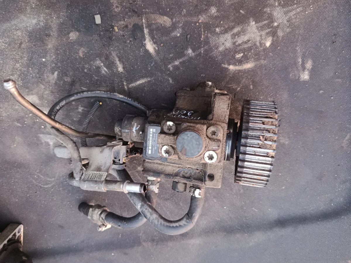 Pompe à injection Opel Astra J Insignia 2.0 CDTI 0445010193