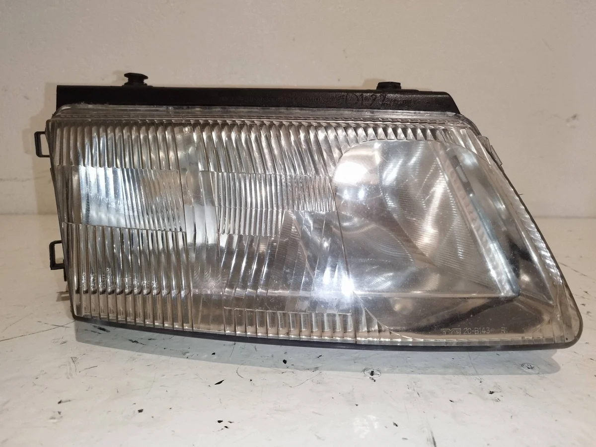 Farol Direito VW Passat B5 XER13744