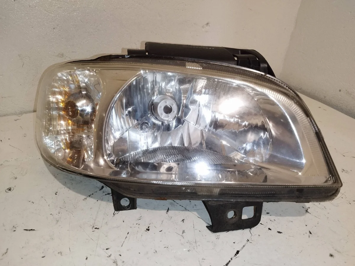 Seat Ibiza III ajovalojen vasen etuvalo XER13751